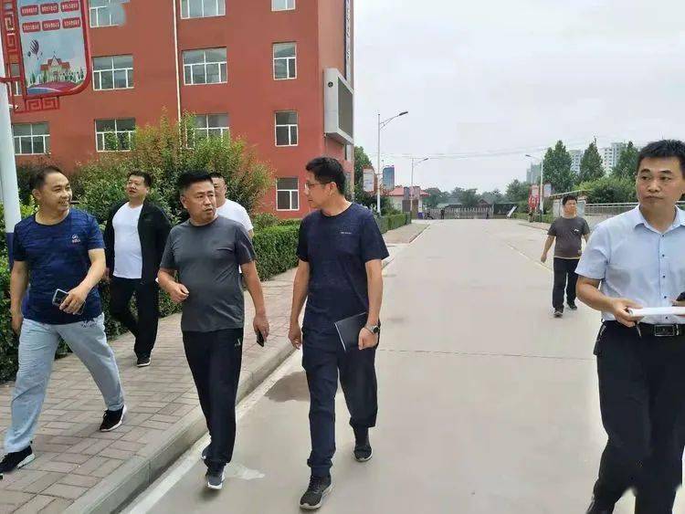 6月29日,巨鹿县组织各乡镇,各防汛指挥部成员单位收听收看了子牙河系