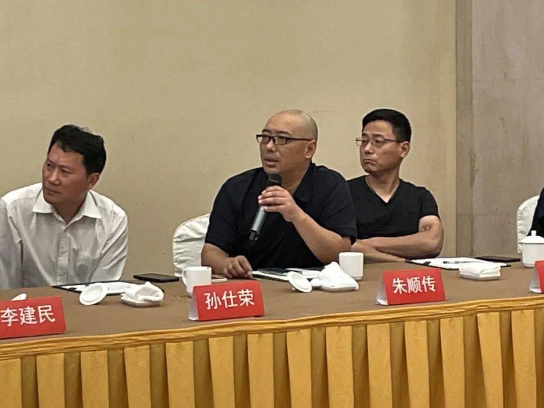 盐城市油画学会主席朱顺传发言镇江市高等专科学校正则学院副院长王治