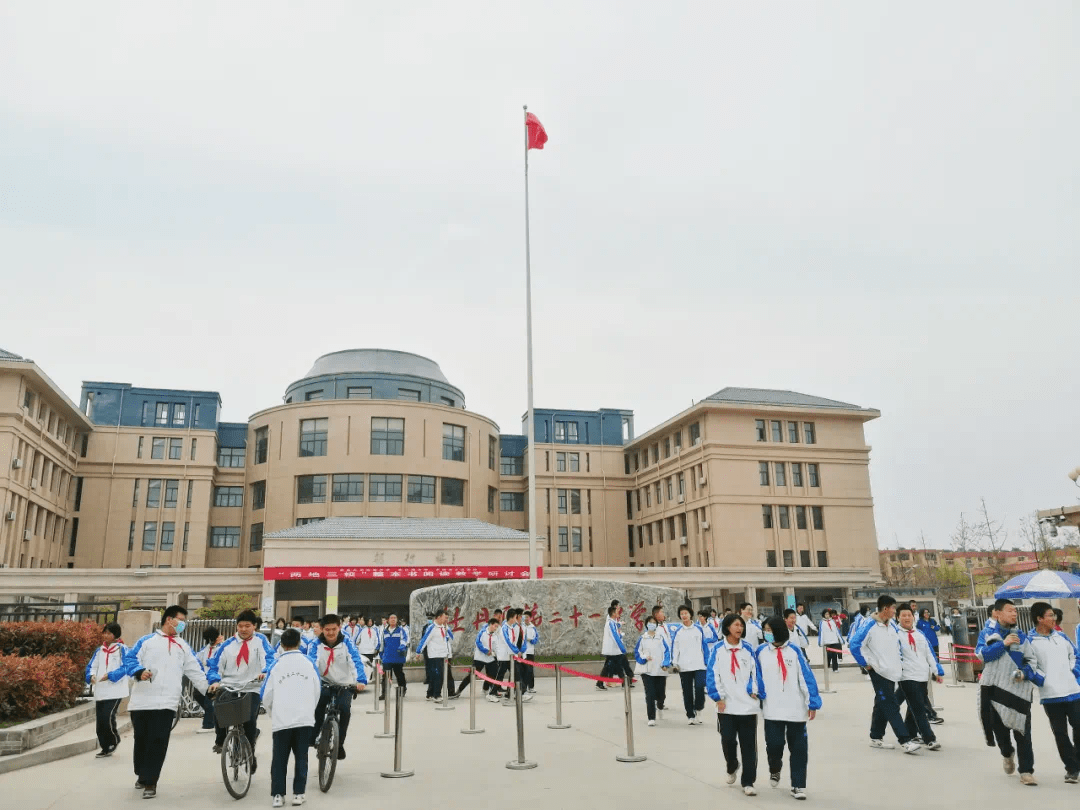 二十一中实拍图 菏泽二十一中学校已连续15年被评为"省精神文明