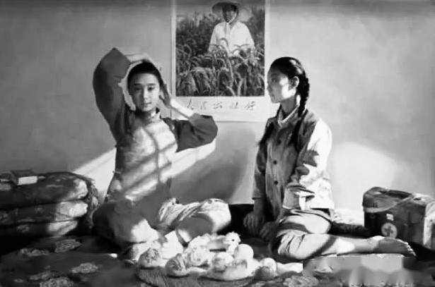 知青往事:当年在陕北插队她被派去教书,一名男老师要跟她谈恋爱