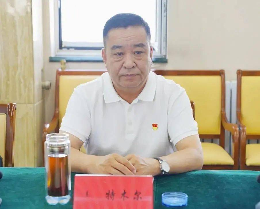 镶黄旗太仆寺旗正蓝旗苏尼特右旗四地召开会议宣布人事任免职决定
