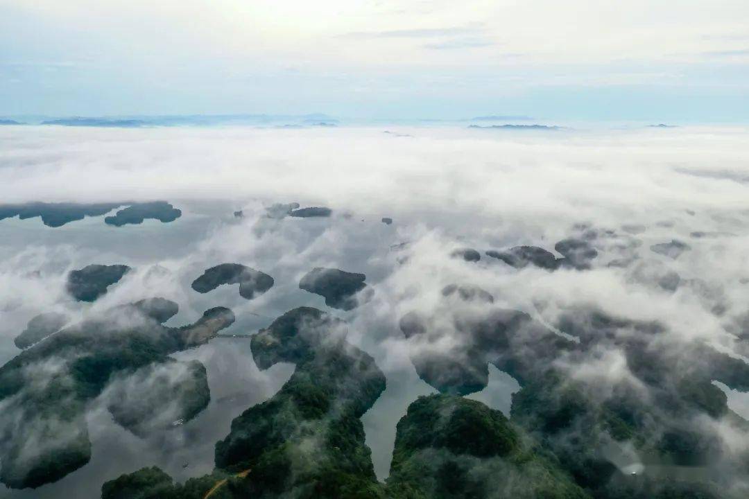 航拍江西九江庐山西海 日出东方云海翻腾