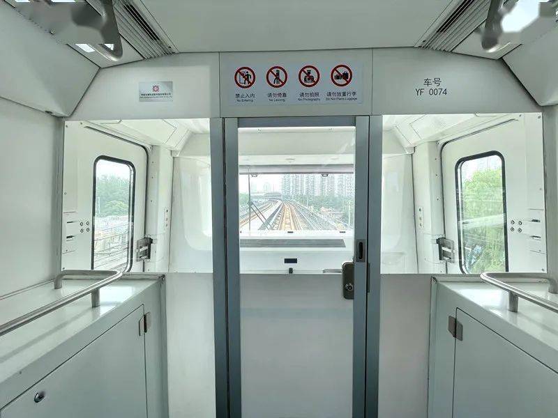 【交通看点】列车内无人值守!地铁燕房线开启全自动运营"新模式"