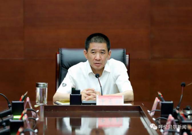 市领导张智,闫立志,任宇江及市防汛抗旱领导小组成员单位负责人等在主