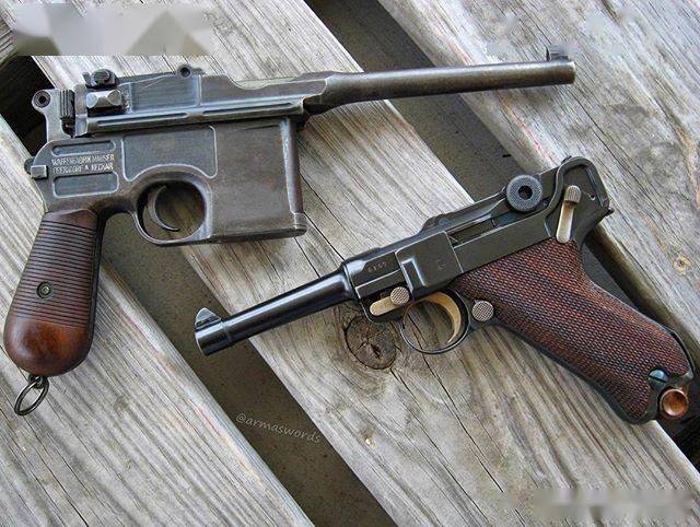 在20世纪初德国陆军制式手枪选型中,毛瑟c96(左)再度败于鲁格p08(右
