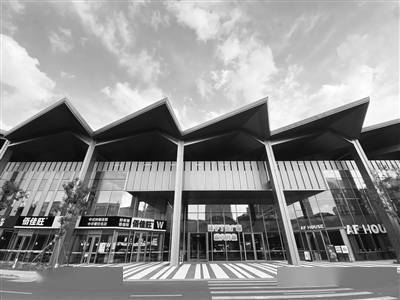 西子丁兰广场实景悦安嘉府实景商报记者 宣鸿蝶 文/摄作为一个大型的