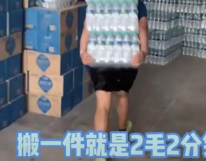 一女送水工每天要搬四千多件矿泉水网友她月入过万