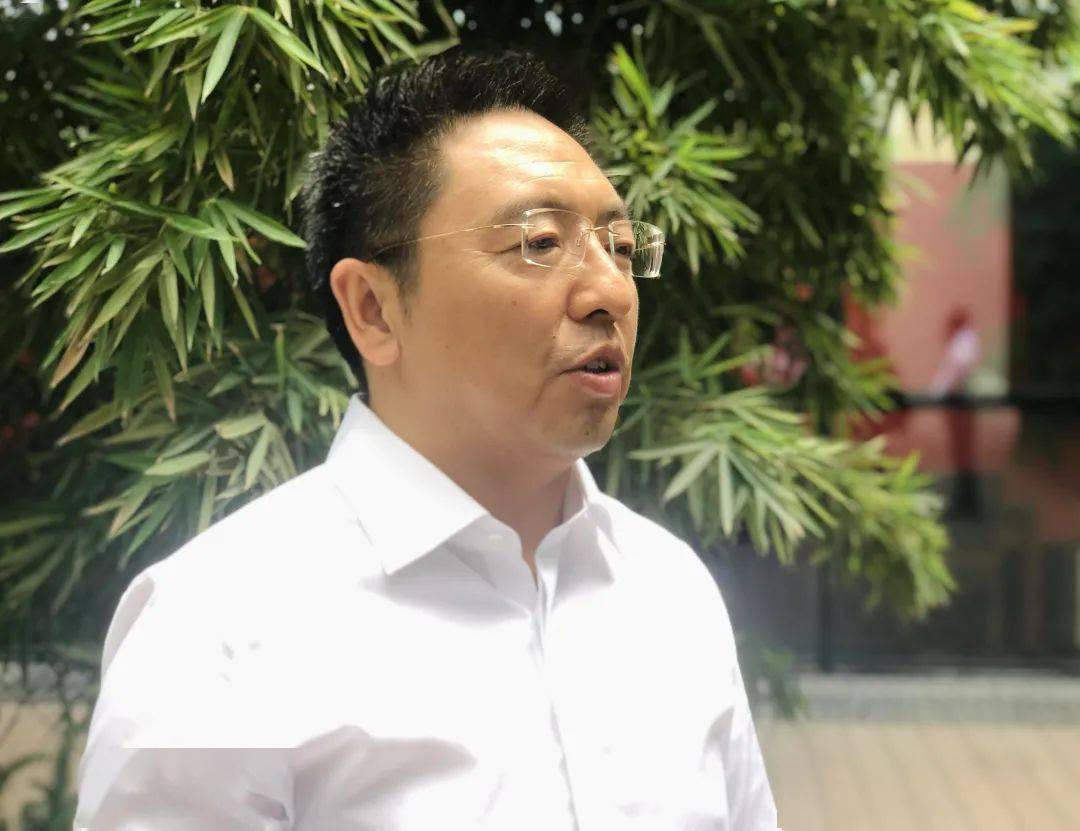 党工委副书记,管委会主任 陈历章