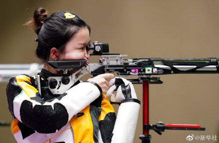 中国选手杨倩赢得东京奥运会首枚金牌