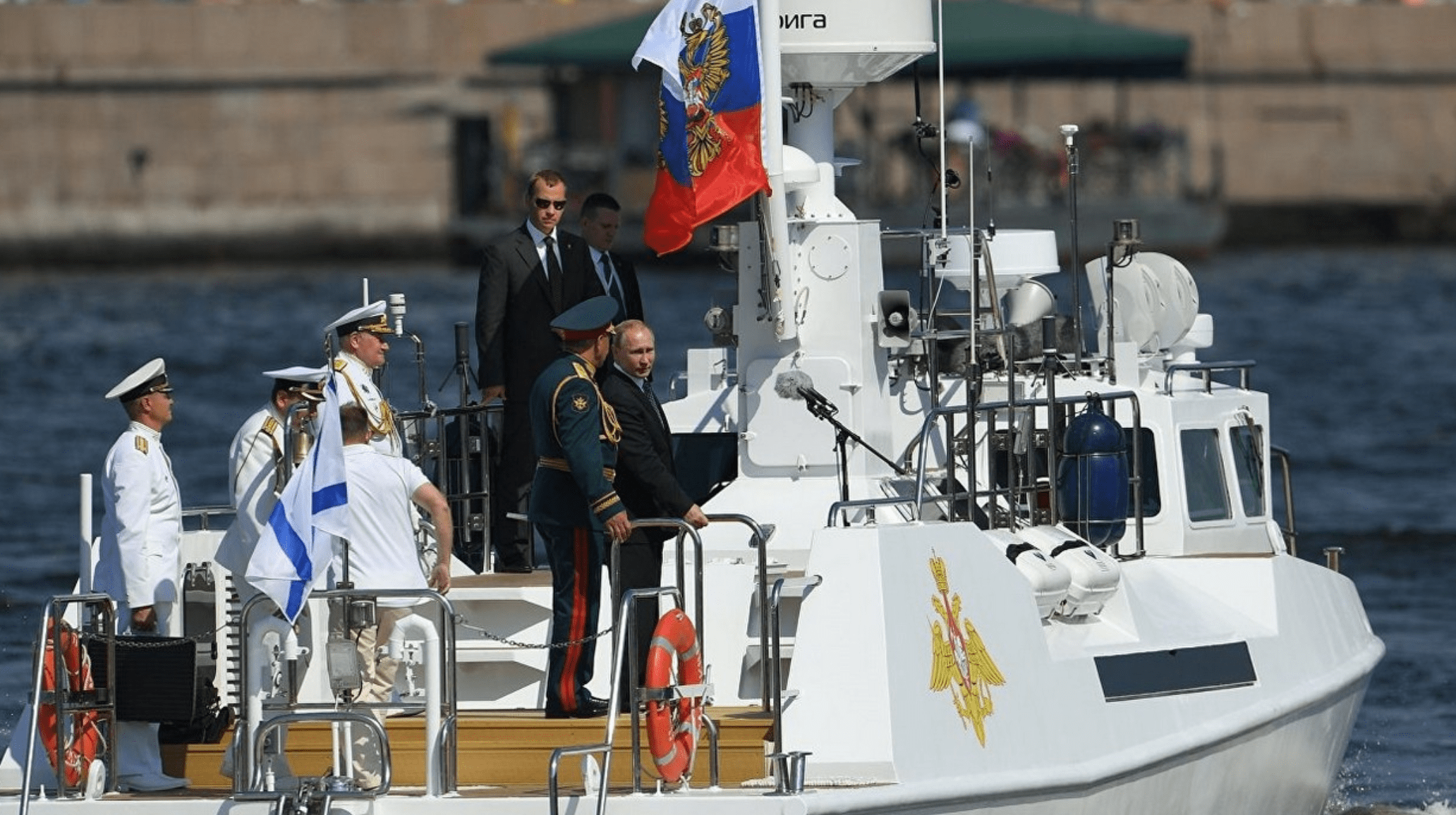 韩国总统出席阅兵_连战出席北京阅兵视频_普京出席海军节阅兵