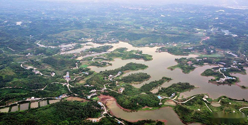 空中俯瞰重庆永川千岛湖壮阔的醉人风景