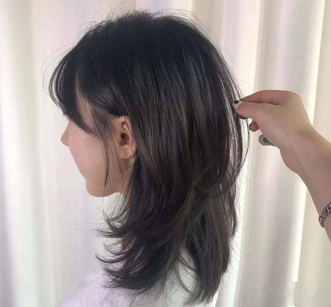 锁骨燕尾发怪美的