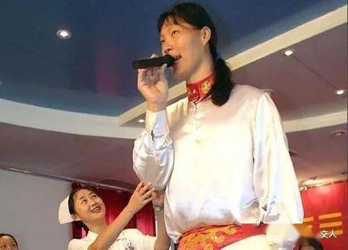 中国第一女巨人姚德芬身高236米曾梦想吃饱饭死因让人心酸