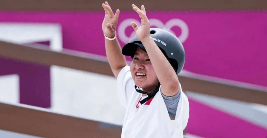 奥运场上青春闪亮—会武术的滑板少女谁也挡不住!