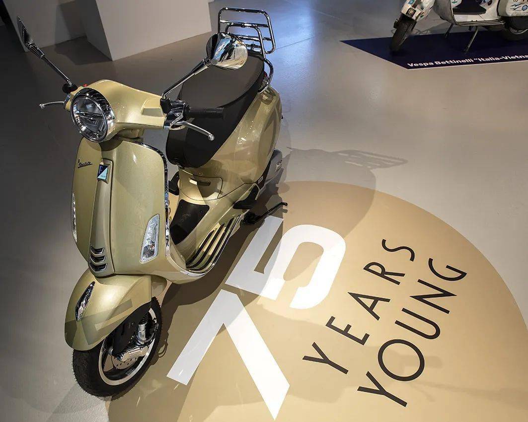 缤纷绚丽vespa75周年展览