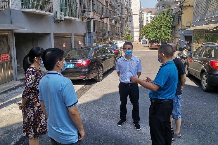 冷亮督查宗教活动场所疫情防控工作