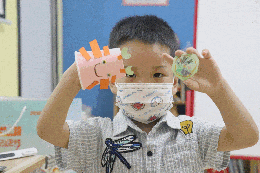 女孩子们不约而同地 都选择变成美人鱼 男孩子希望变成超人赛罗 随后