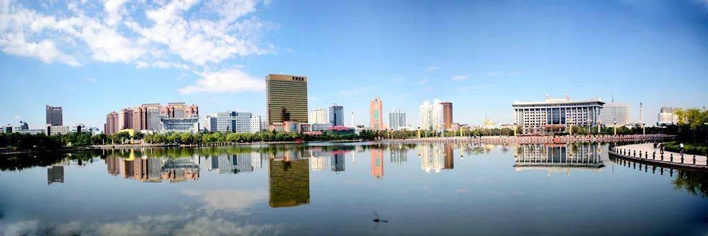 乌鲁木齐南湖公园全景(史智峰摄)