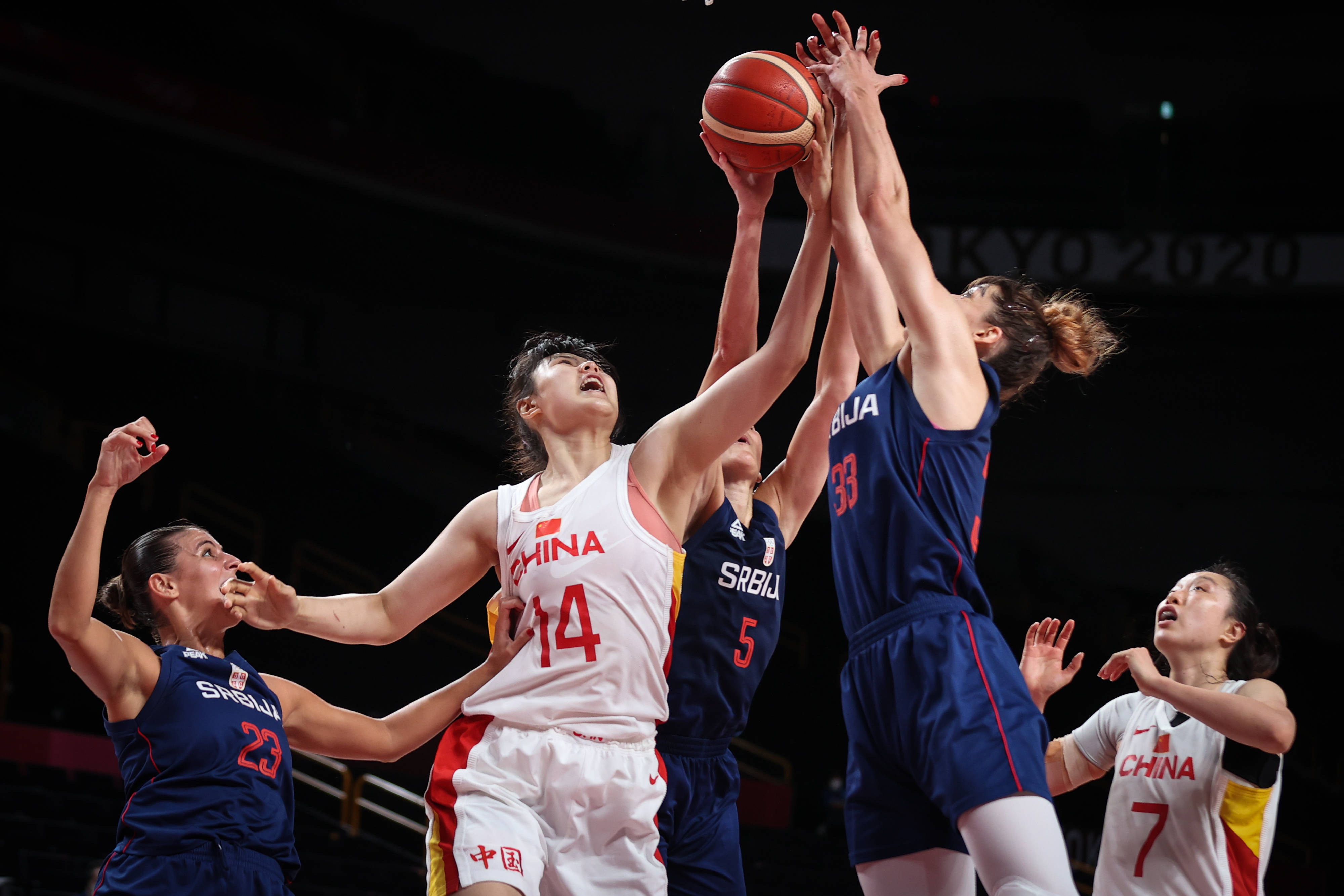 篮球女子四分之一决赛中国队不敌塞尔维亚队
