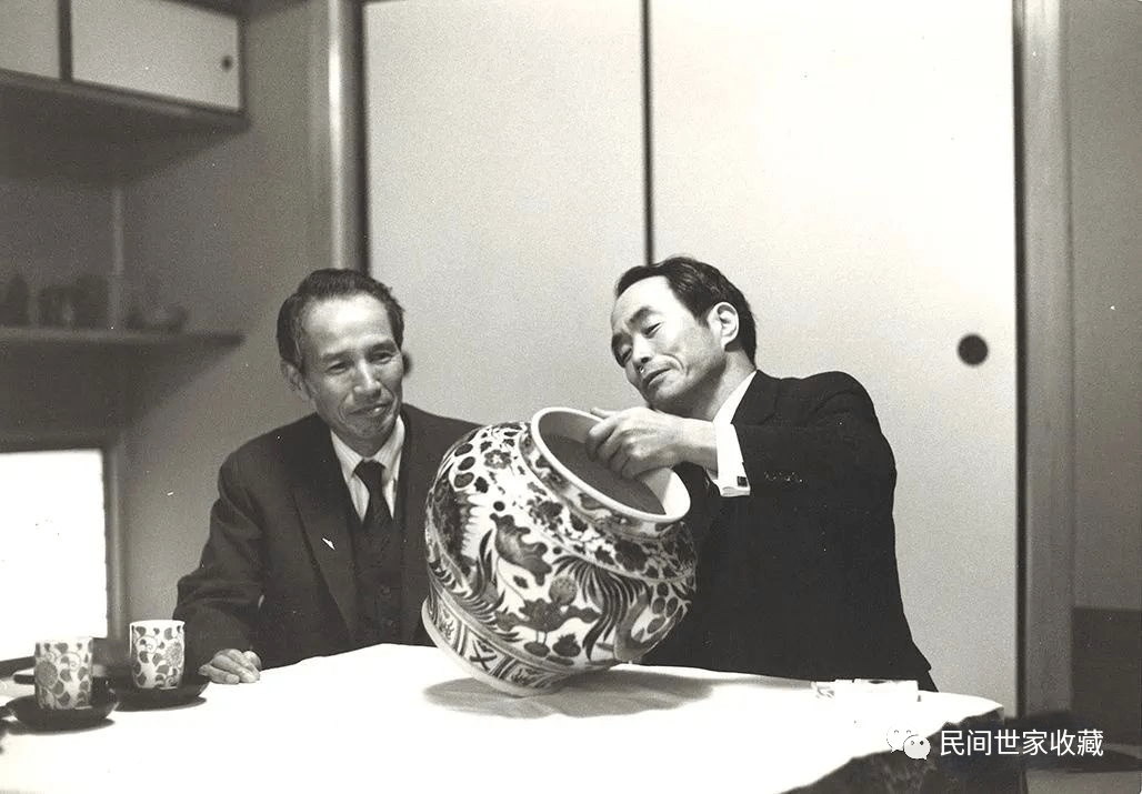 坂本五郎(右一)由于种种历史原因,国外收藏大鳄起步最早,和国内专家