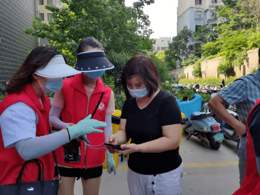 战疫青春无愧芳华郑州市青年志愿者勇战疫情防控一线