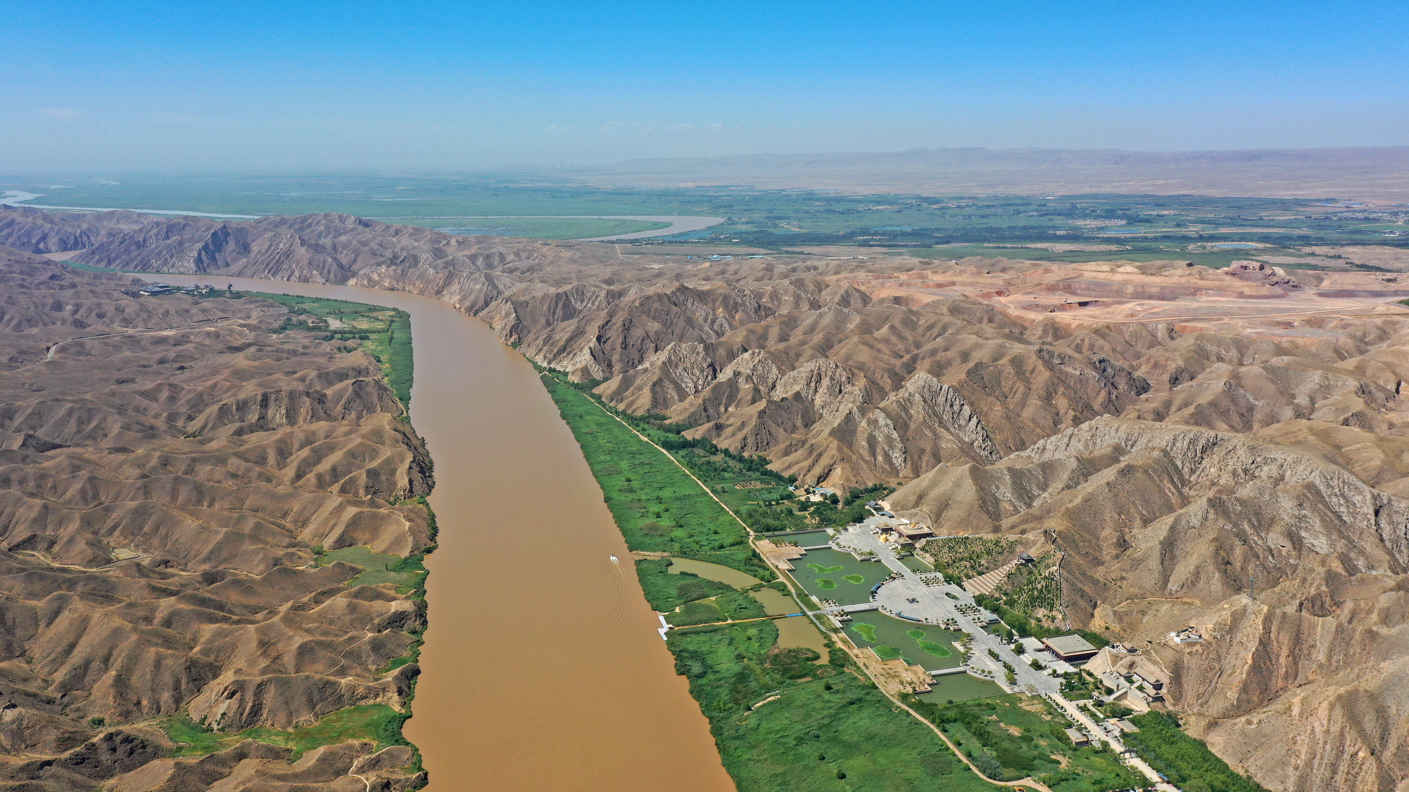 青铜峡市黄河大峡谷景区(无人机照片,8月5日摄).