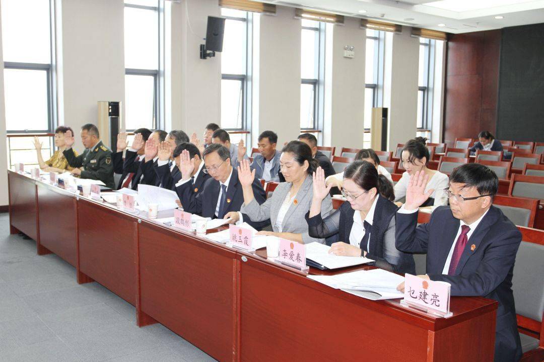 海西州十四届人大常委会第三十八次会议召开