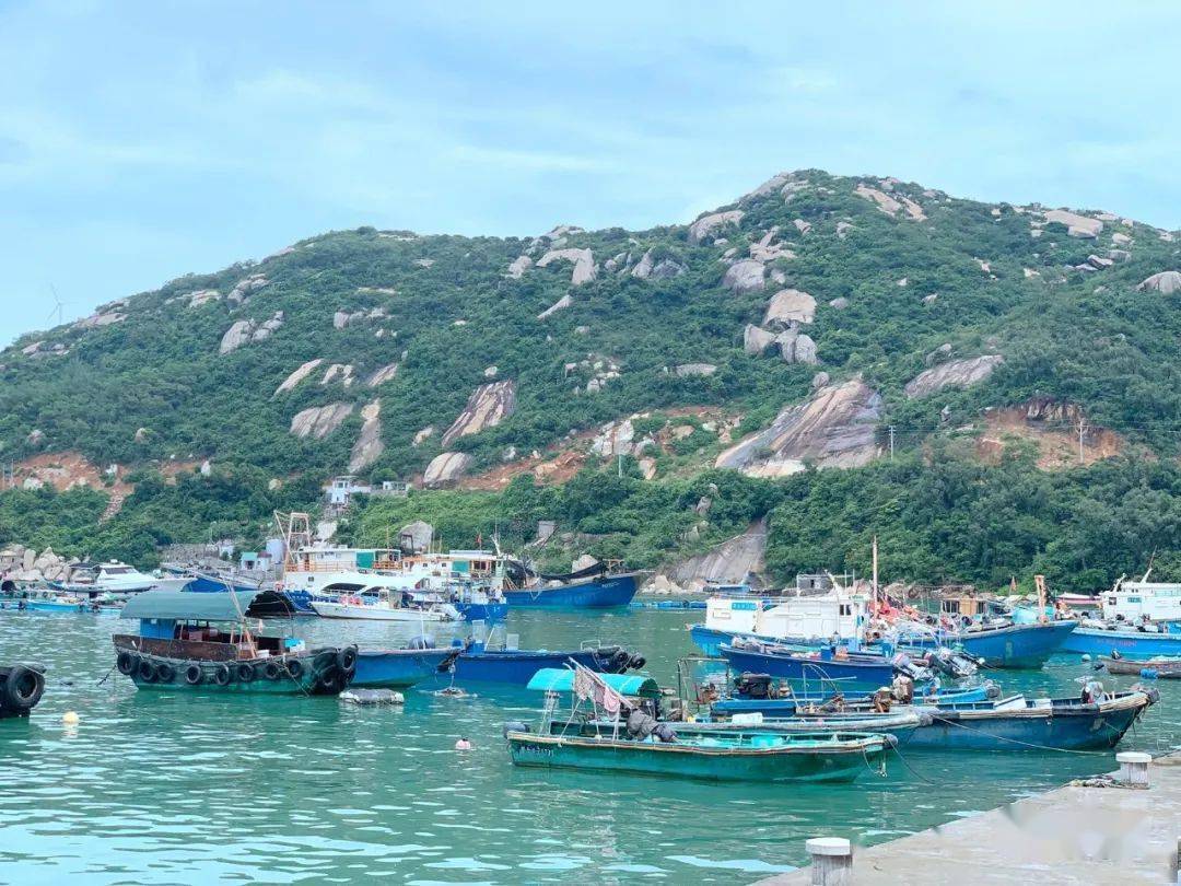 期的到来, 渔民们正在张罗 开渔前的各项准备工作, 在上川岛沙堤渔港