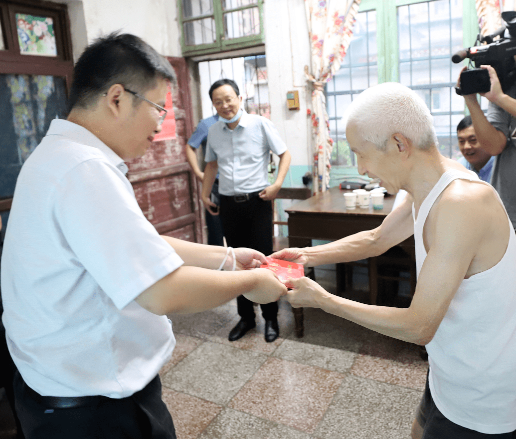 任佳佳一行先后来到朱直云,江先来,徐鹤龄,骆健生,张济世,方柏生,张