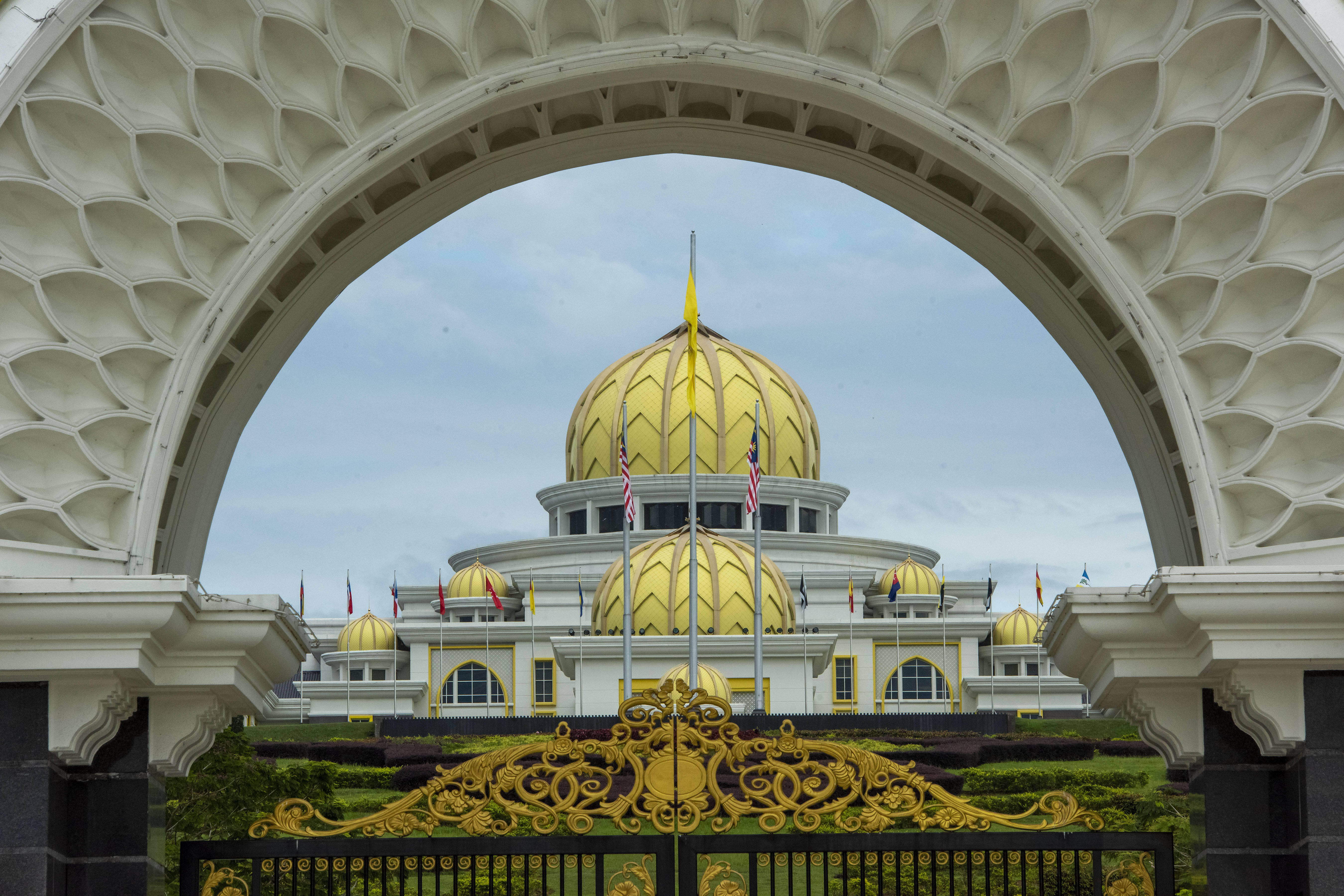 这是8月16日拍摄的位于马来西亚吉隆坡的国家皇宫.