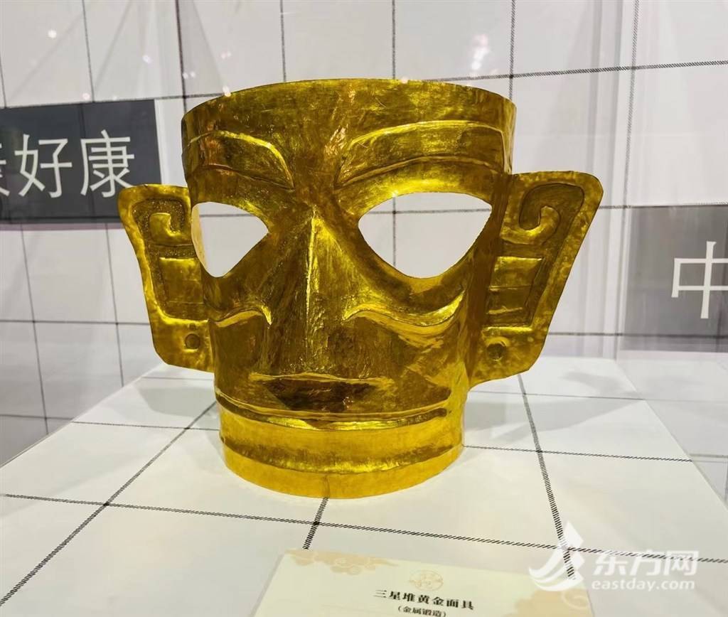 b站up主"才疏学浅的才浅"自制三星堆黄金面具在线下展出