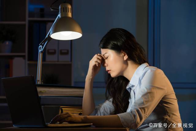 肝脏|中医提醒：肝脏受损，身体3个表现“藏不住”，很多人不在意