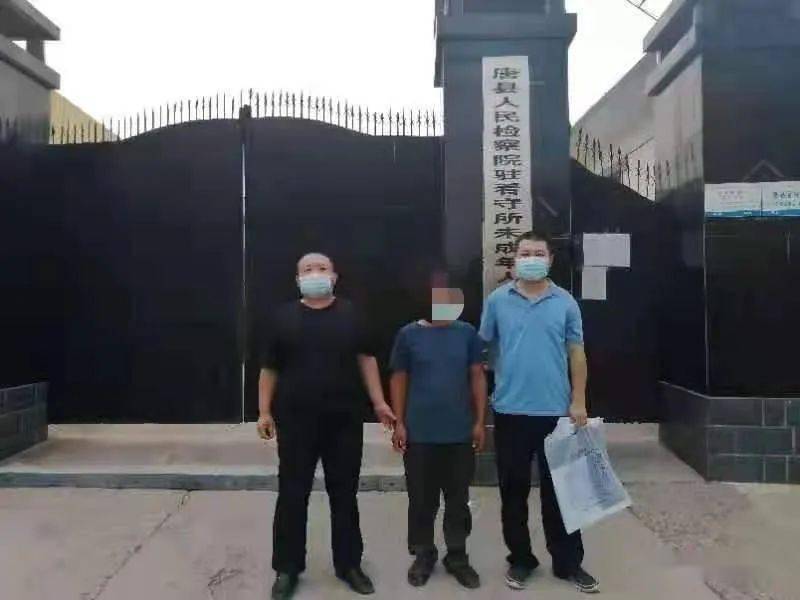 目前犯罪嫌疑人田某某因涉嫌妨害公务罪被唐县公安局依法刑事拘留.