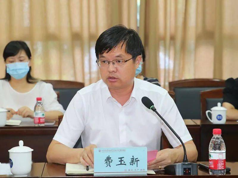 江苏省南菁高级实验学校教育集团总校长费玉新,长泾镇镇长余江,副