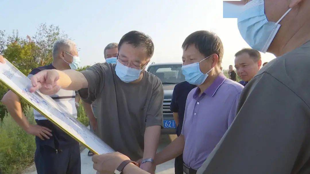 省水利厅副厅长魏邦记,副市长刘福军陪同检查.