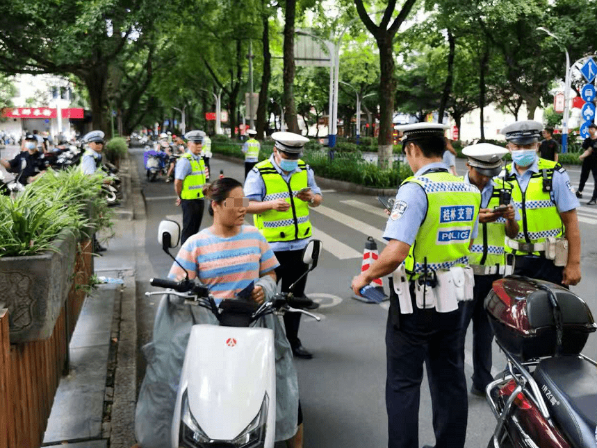 关于骑电动车戴头盔桂林交警发布重要通知