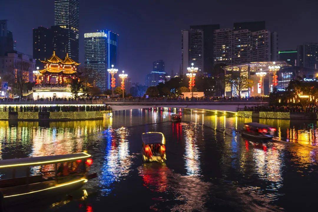 夜游锦江 图据视觉中国