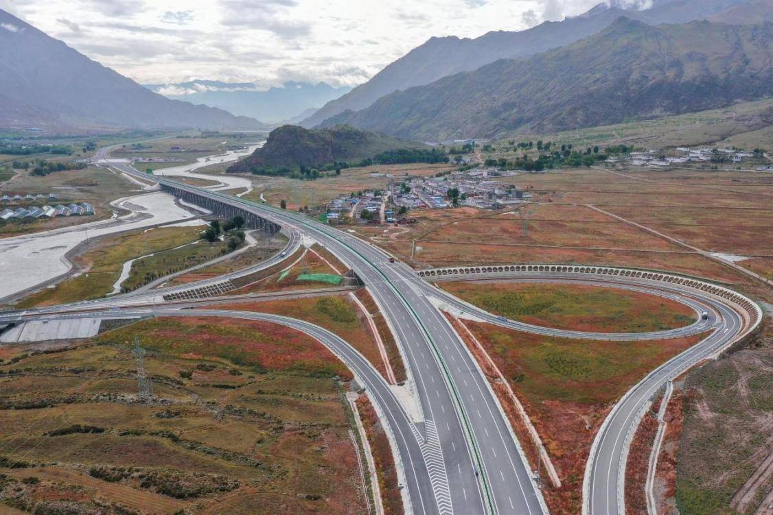 世界平均海拔最高高速公路全线通车_那拉