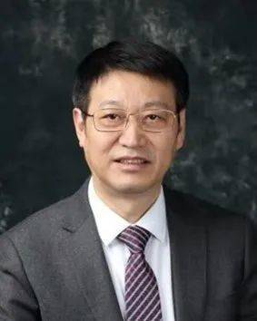 同济大学附属皮肤病医院皮肤病理科主任刘业强教授