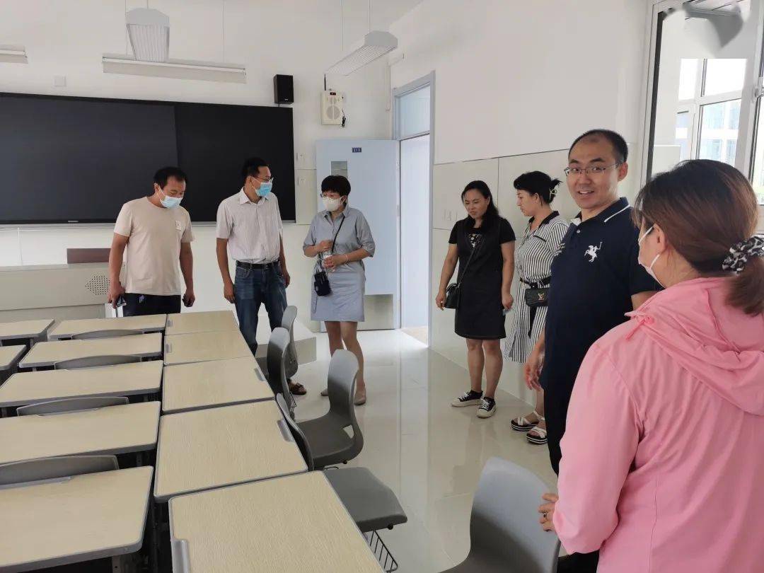 济中视窗济南中学邀请家长参观胜利校区工程改造成果听取学校发展建议