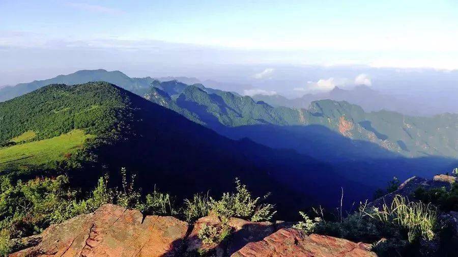 历山风景区是国家4a级旅游景区,山西省四大自然景观旅游热点地区之一