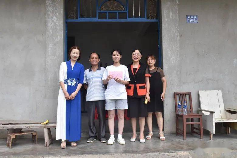 爱心助学 放飞梦想——黄亚惠赴顺昌开展"金秋助学"活动