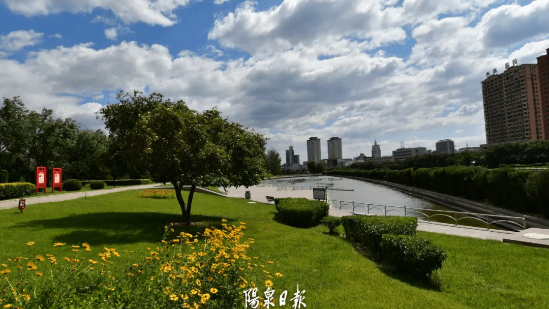 今天阳泉的"秋日蓝",刷爆朋友圈  8月25日,阳泉市晴空万里,蓝天白云与