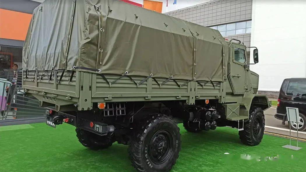 乌拉尔在army-2021国际军事技术论坛展示新款4x4军车