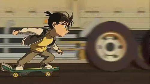 除了柯南之外,在《全职猎人》中,奇犽也多次以滑板少年的形象出现.