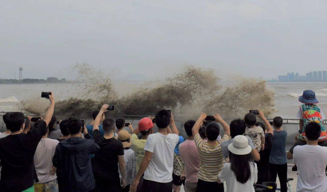 钱塘江大潮来了!观潮贴士请收好!