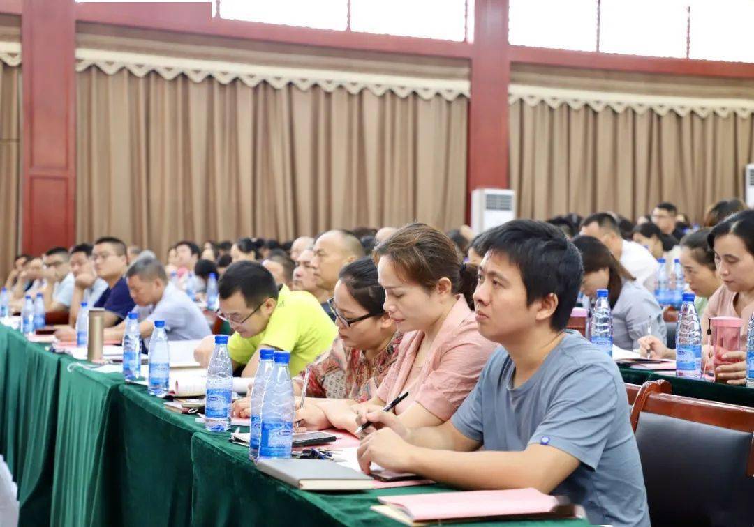 研精覃思蓄力引领宁乡十三中举行暑期教师业务培训