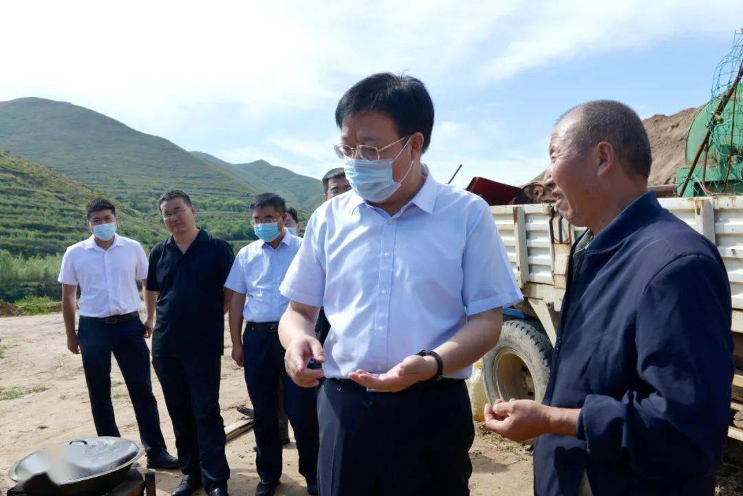 区委书记张聪到深井镇塔儿村乡调研