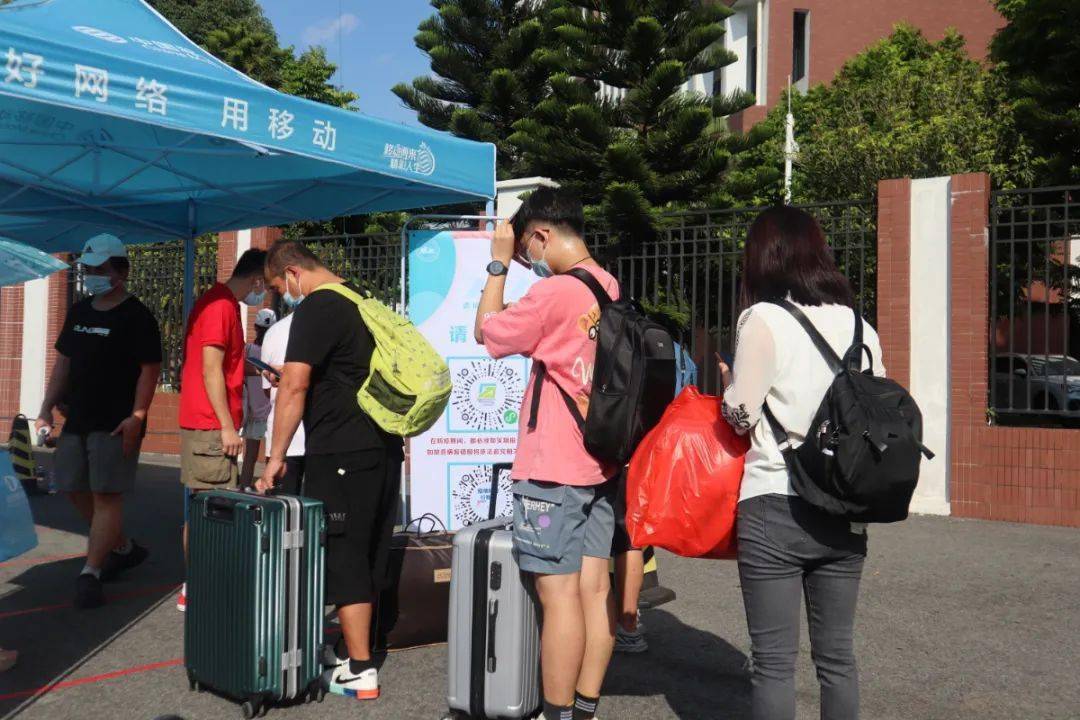 抢先看大学新生报到现场你开学了嘛