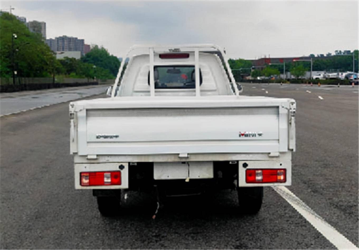 川汽野马皮卡发布,双后胎 2.7米货箱,载重1.5吨,4.28万起售